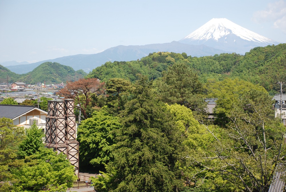「富士山」と「韮山反射炉」と２つの世界遺産を見ることができる