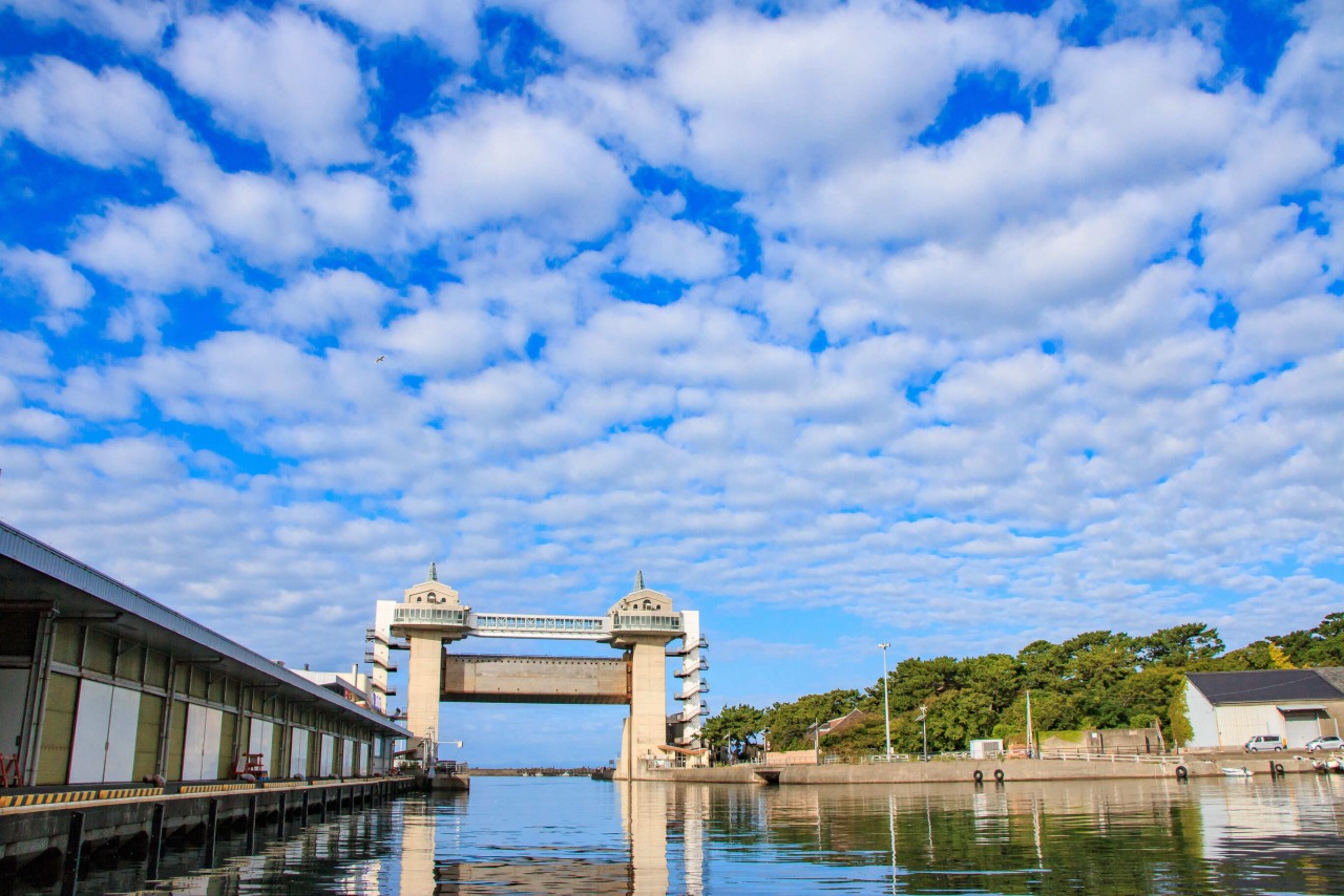 沼津港のランドマーク！ 日本最大級の水門施設「びゅうお」