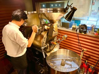【沼津】レトロな店内でゆったり過ごせる自家焙煎コーヒーの店「花野子」
