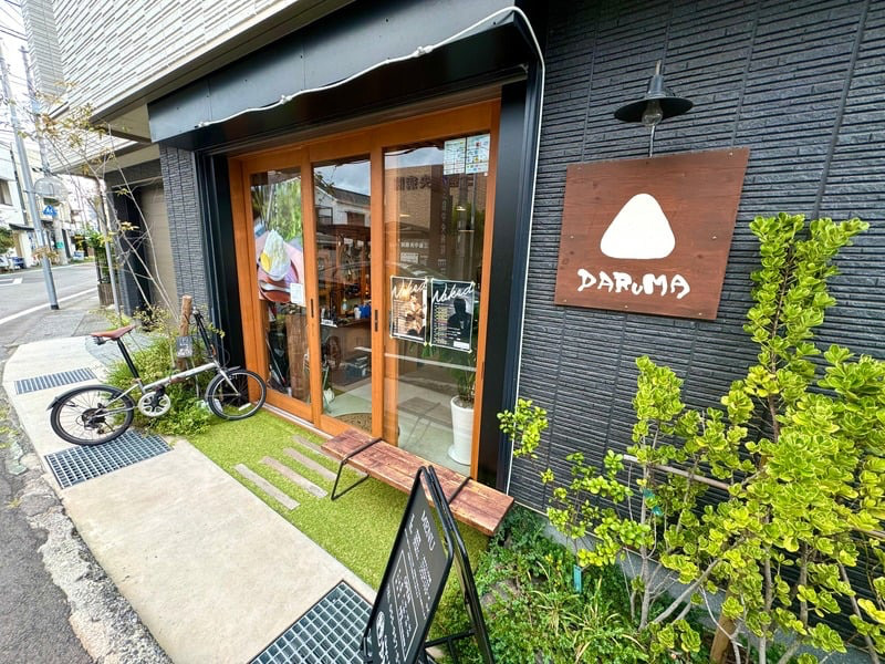 おにぎりカフェとウクレレ屋の融合店