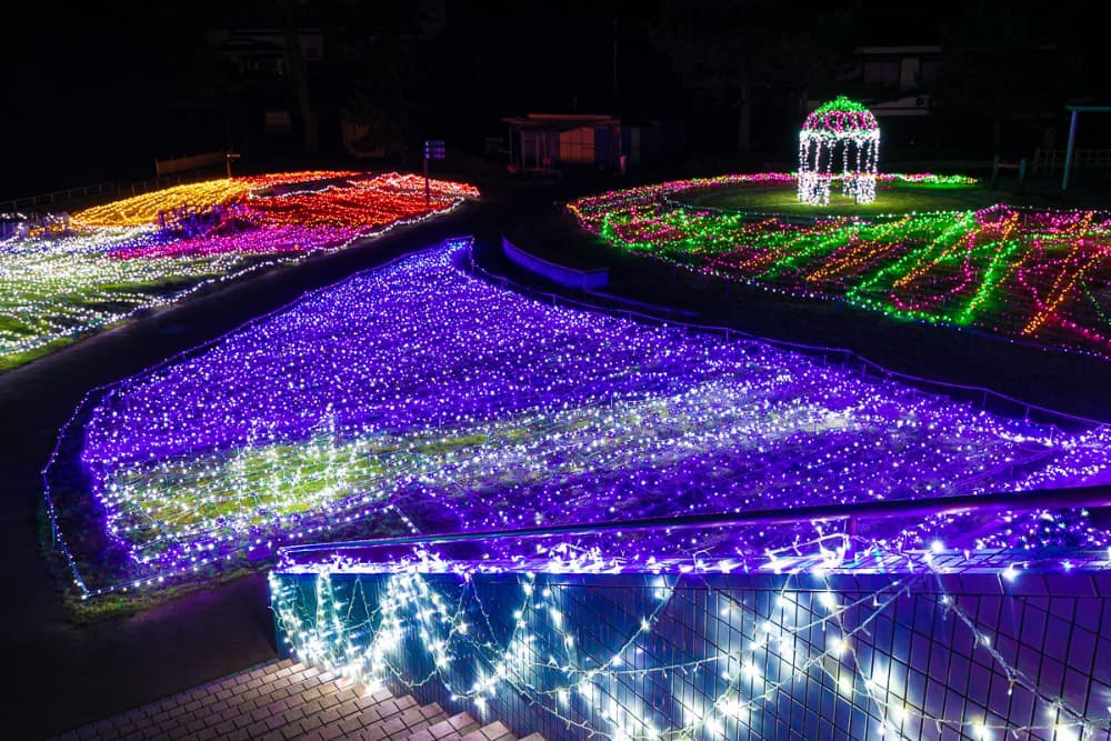 春と秋限定の夜イベント ──堂ヶ島サンセットイルミ＆夕映えの花火