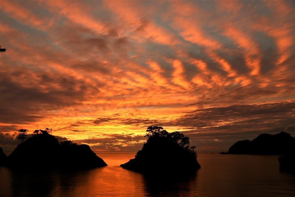 堂ヶ島の夕日 ──駿河湾に沈む「日本夕日百選」の絶景