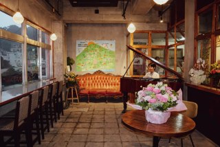 【熱海・あいぞめ珈琲店】伊豆山でほっと一息、ピアノの生演奏を聴きながら