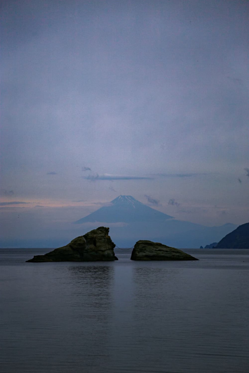「雲見海岸」で“海×富士山”の印象的な風景を