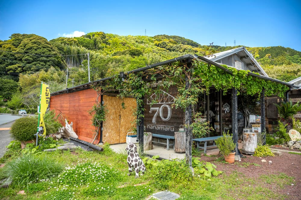 【河津 70 nanamaru cafe】河津のバラ農園にたたずむ癒しの空間