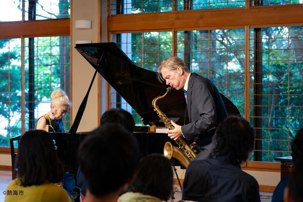 音楽と街が溶け合う幻想的なひととき、「熱海未来音楽祭」