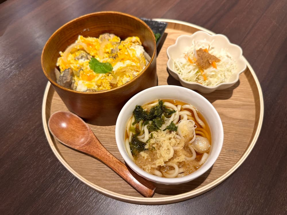 ボリュームたっぷり！炙り親子丼