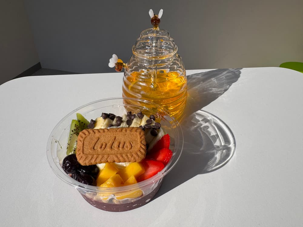 グリークヨーグルト&アサイーが入った“COMBO”