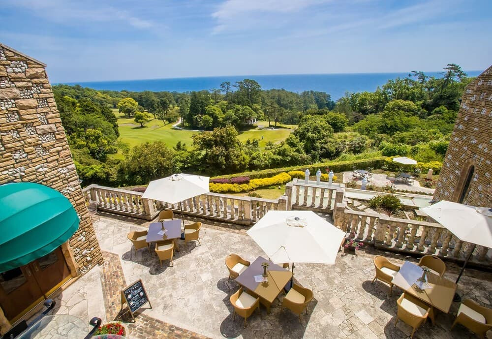 海を望む絶景のレストラン＆カフェ「ラ・ヴィータ」で優雅なひとときを