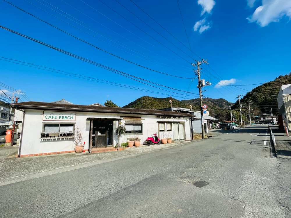 【CAFE PERCH(カフェパーチ) 】下田・蓮台寺に本と過ごす、羽休めのカフェ