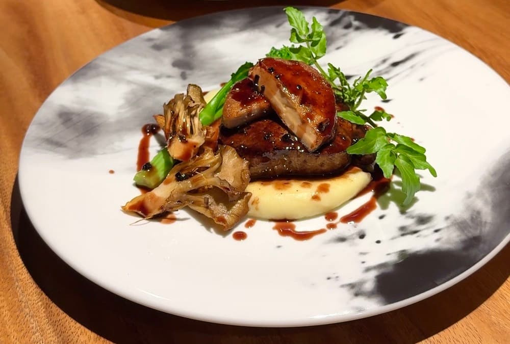 国産牛のロッシーニ風〜トリュフソース〜