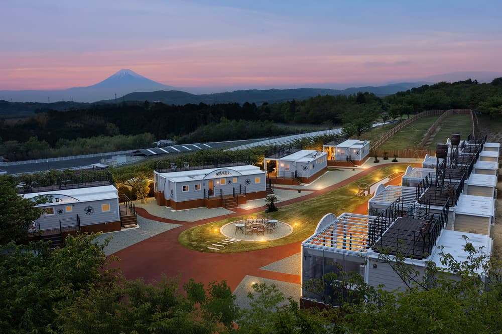 グランピングエリア：究極の非日常「EAST WINDS VILLAGE」