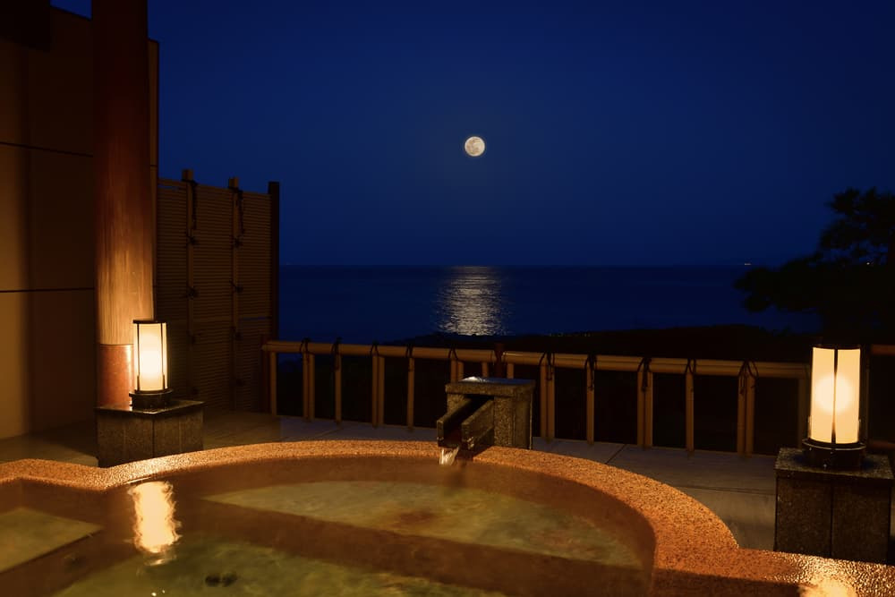 プライベートガゼボでの特別なひととき。専用露天風呂とくつろぎの「個空間」