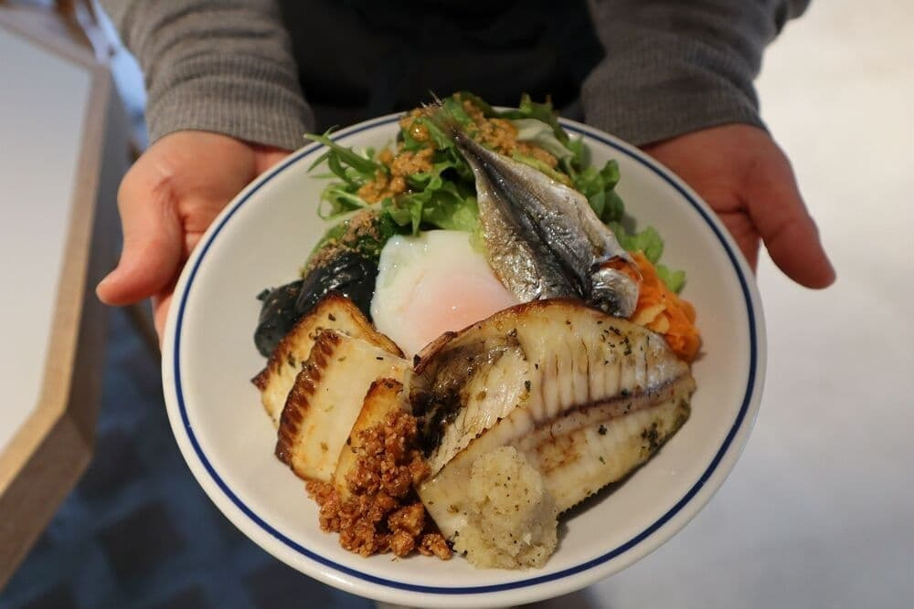 Himono Dining かまなり：熱海