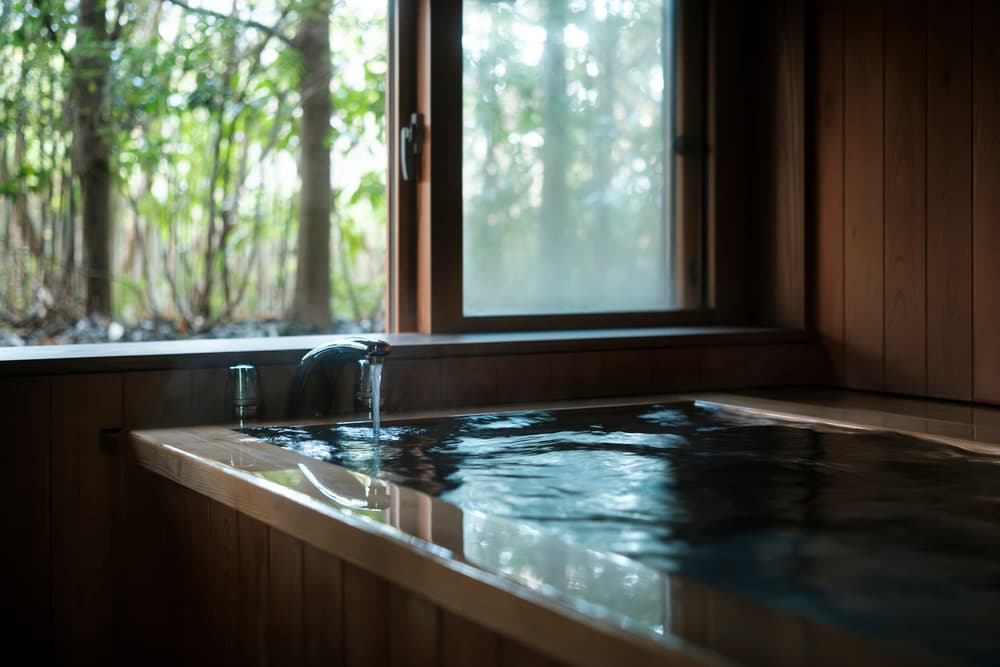 こだわりの湯｜バドガシュタイン鉱石を使用した人工温泉