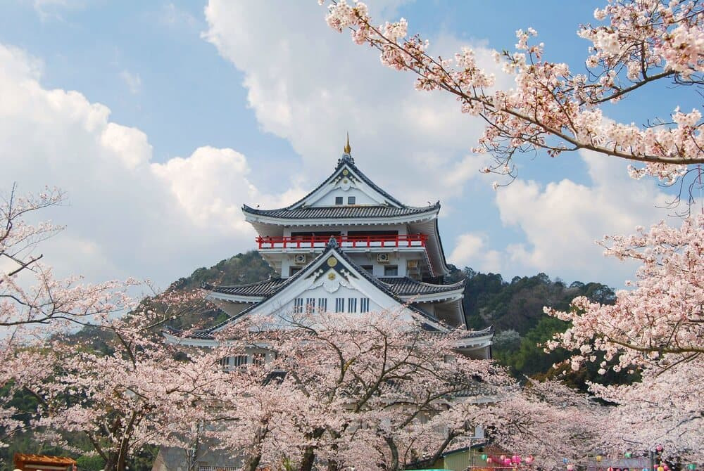 春は桜の名所！お城と桜のコラボレーション