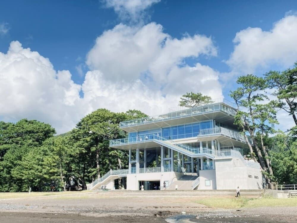 公園内に新設の「テラッセオレンジトイ」。観光施設の魅力はもちろん、防災施設の役割も