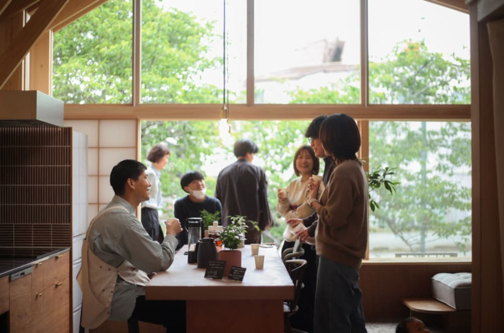 建築としても魅力的！カフェから体験する「暮らしを街にひらく」空間