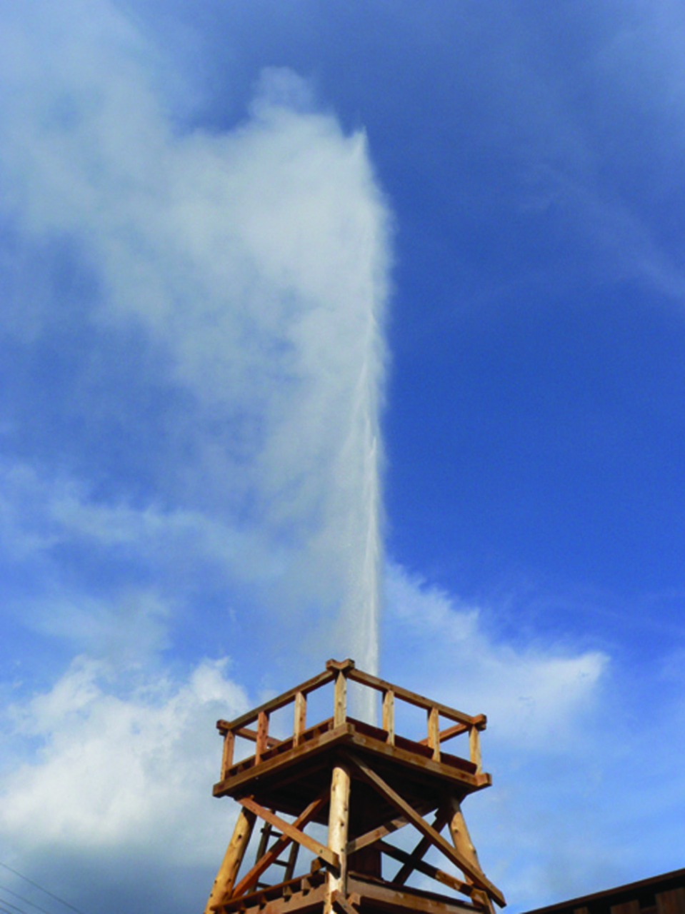 【峰温泉大噴湯公園】もくもく立ち上る湯けむりと噴き上がる温泉