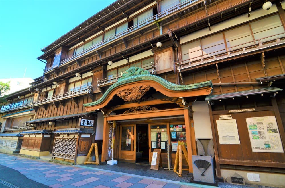 東海館の建築美｜昭和の職人技にふれる、意匠の宝庫