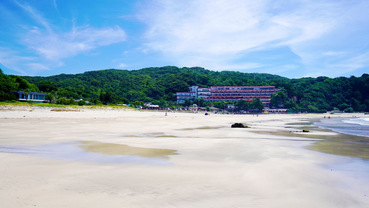 多々戸浜 プライベートビーチ感あふれるエメラルドグリーンの海 Column Izu Letters