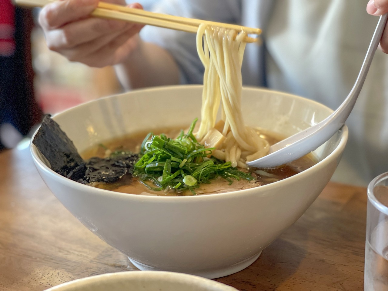 らーめん専門 やくみや】旨味が口に広がる、化学調味料不使用の体に