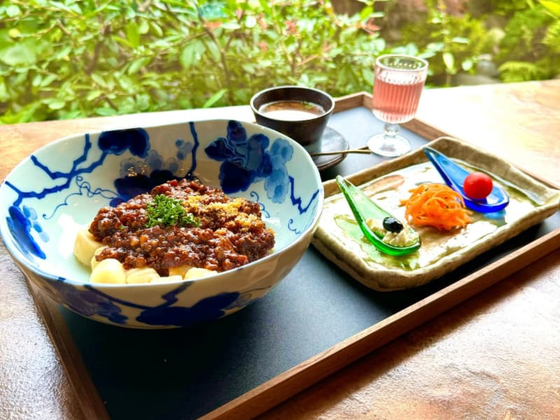 沼津・茶釜Cafe169】週3のみ営業！ゆったりと優雅なひとときを過ごせる