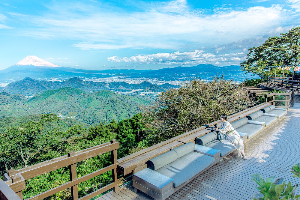 伊豆パノラマパーク（碧テラス）】空中散歩で水盤を使った絶景山頂