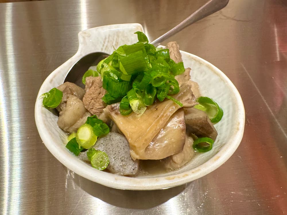 ホルモンまっちゃん「牛すじ煮込み」