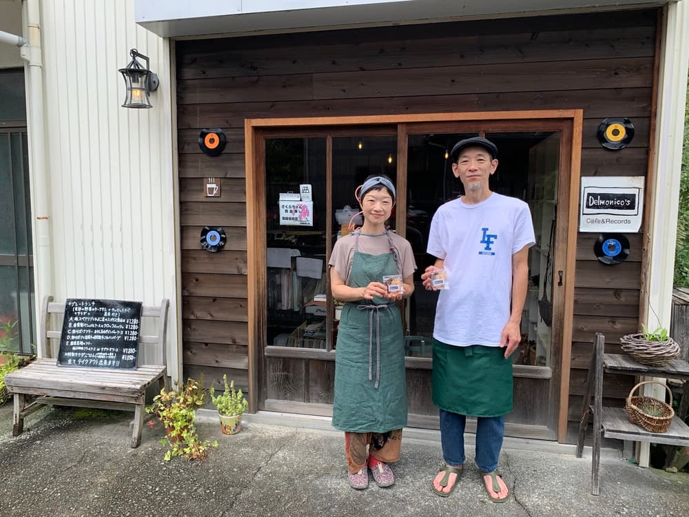 デルモニコス 店のエントランス