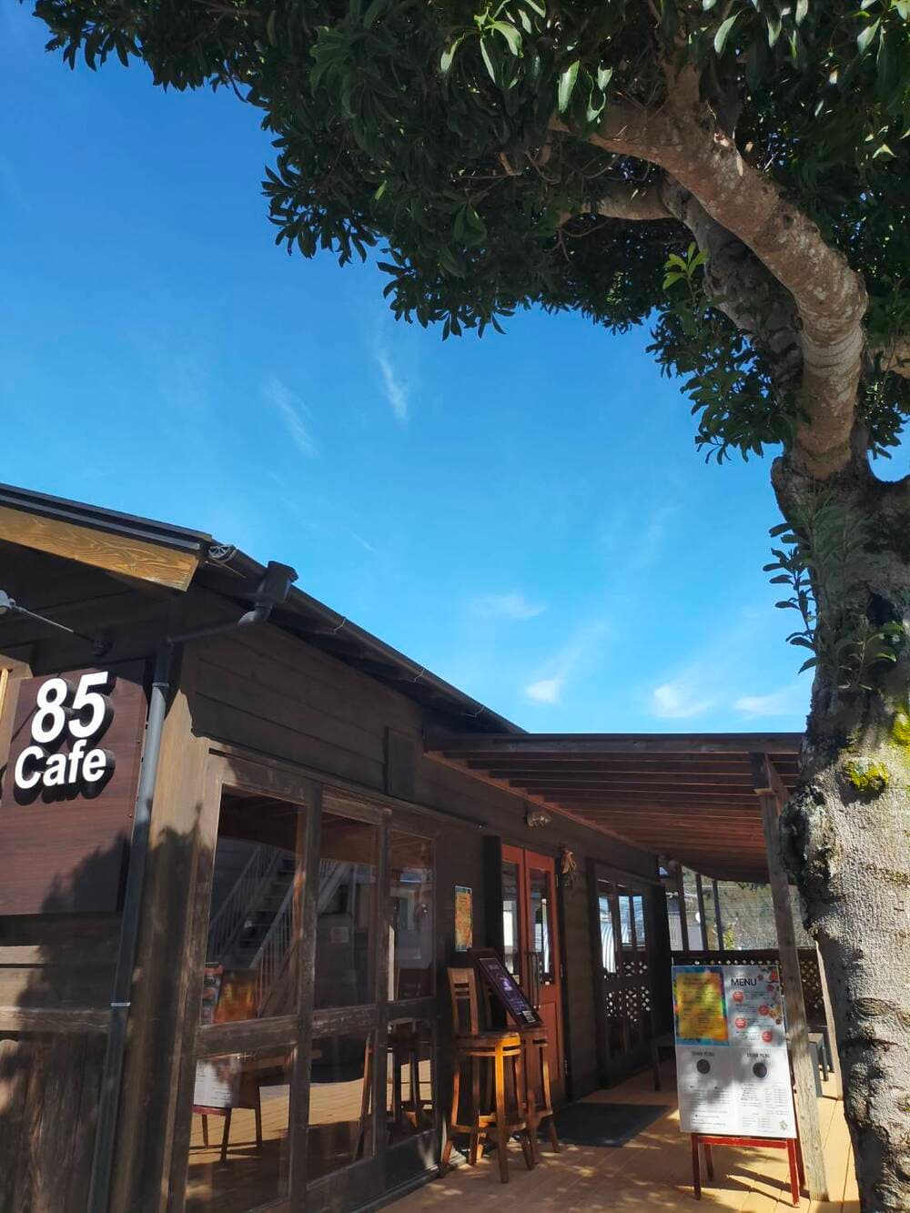 85cafe　外観