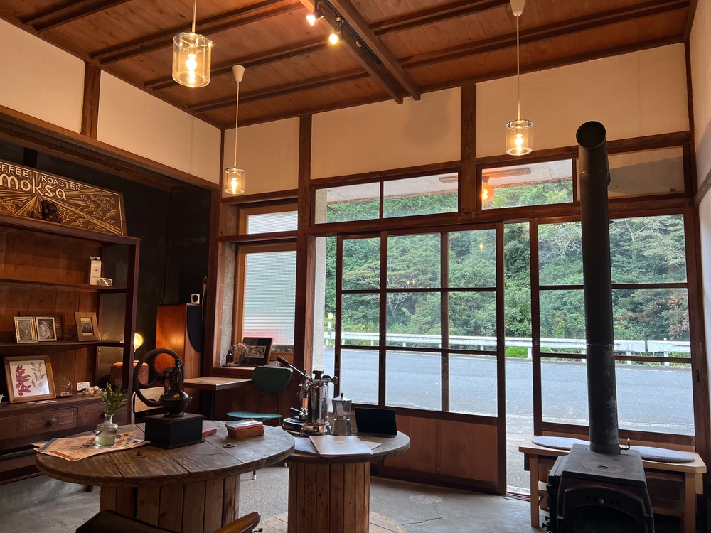 モクサコーヒー　店内