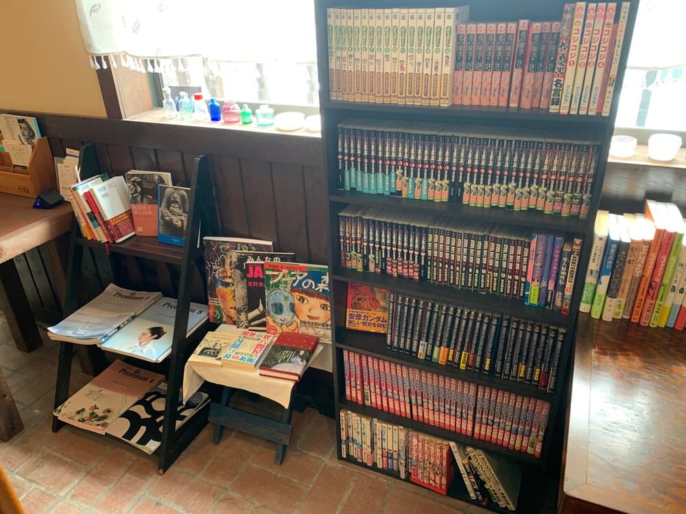 カフェパーチ　本棚