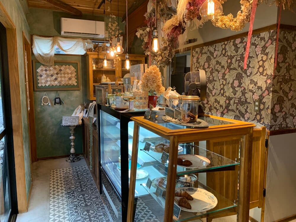 秘密のぬけあな 店内