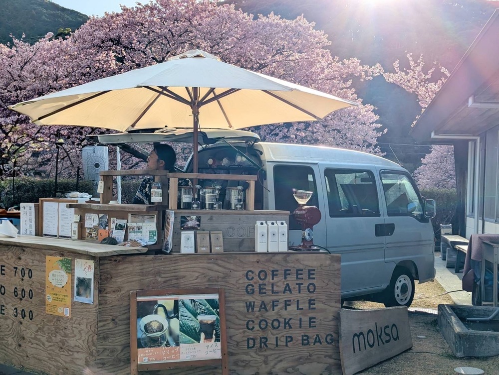 モクサコーヒー　キッチンカー