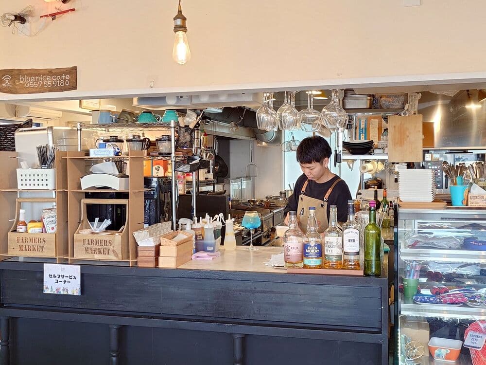 ブルーナインカフェ