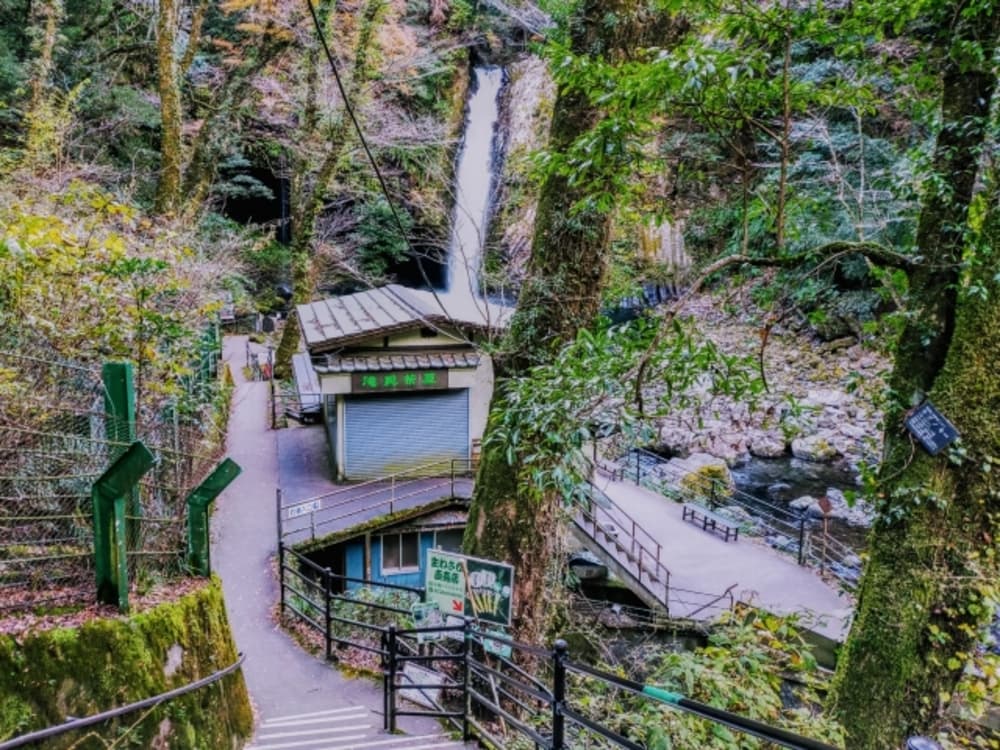 浄蓮の滝　滝見茶屋