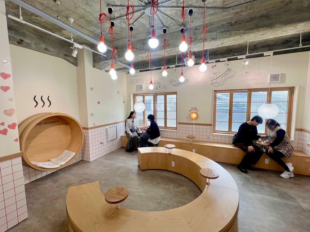 ミルチーズ　イートインスペース