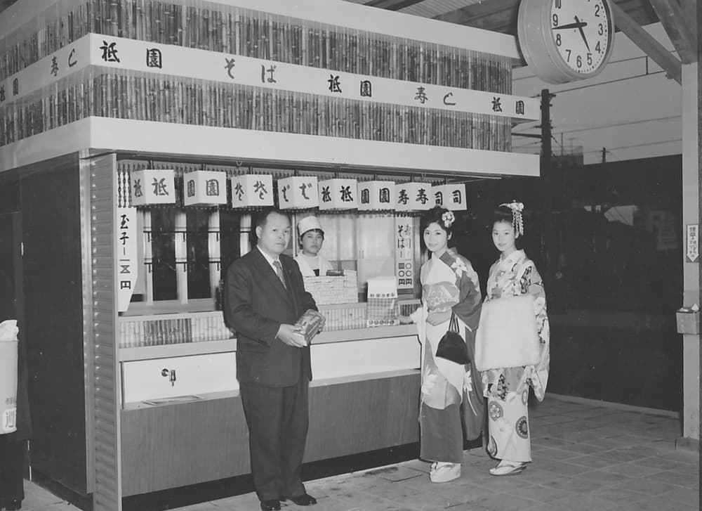 祇園 伊東駅にて駅弁販売