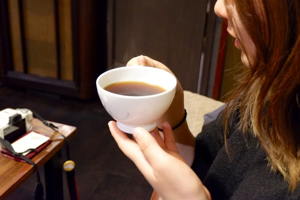 ブルームーン コーヒーを頂く様子