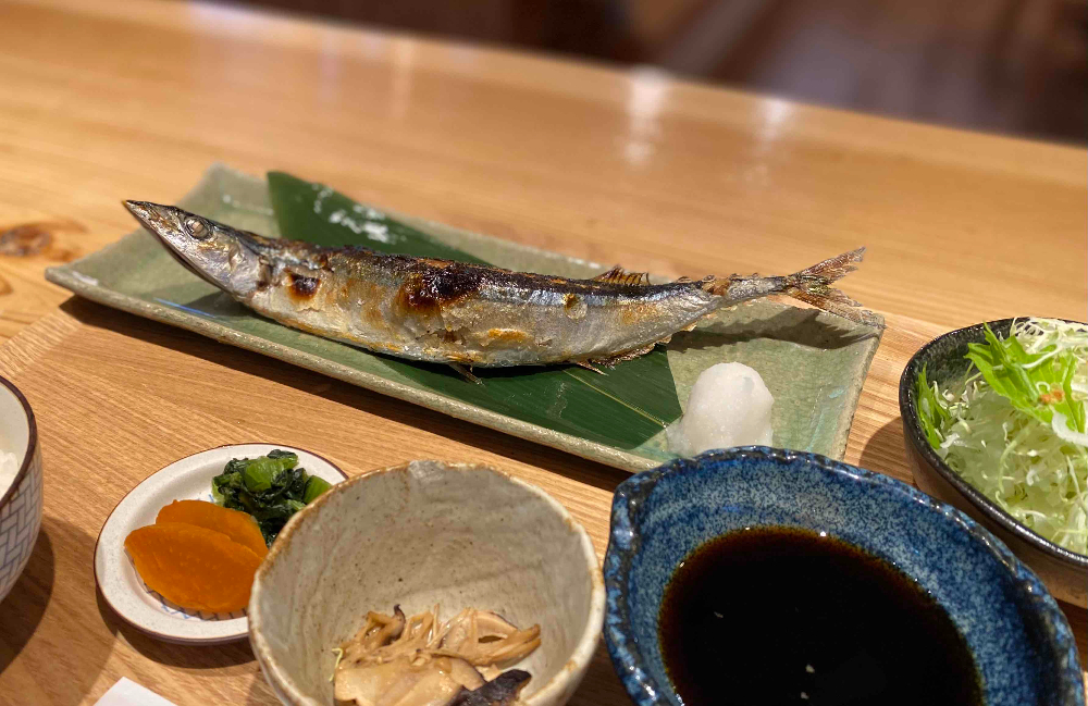 キッチンZEN　秋刀魚の塩焼き定食